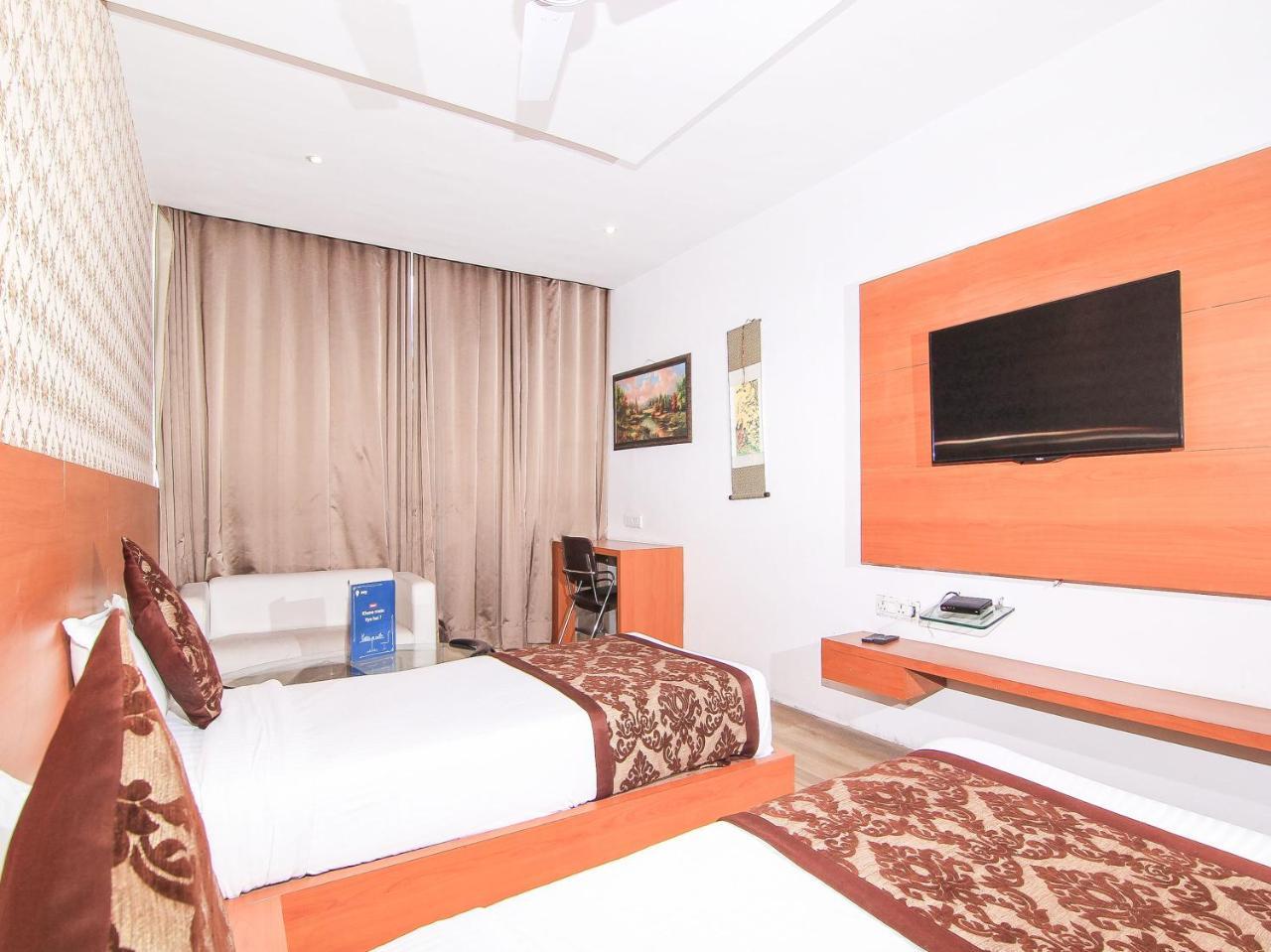 Oyo 3683 De Global Park Hotell Hasanganj Exteriör bild