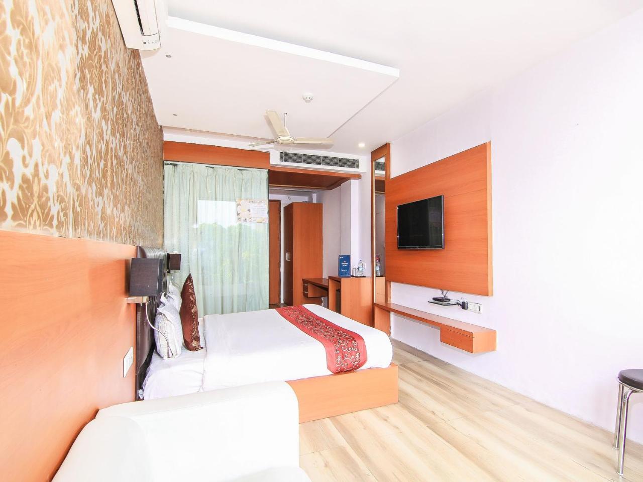 Oyo 3683 De Global Park Hotell Hasanganj Exteriör bild