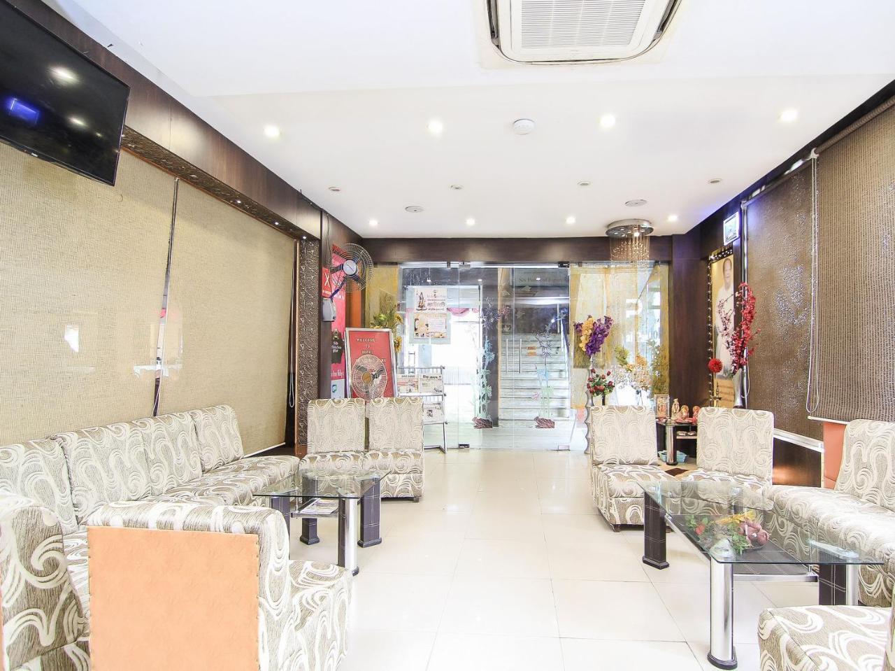 Oyo 3683 De Global Park Hotell Hasanganj Exteriör bild