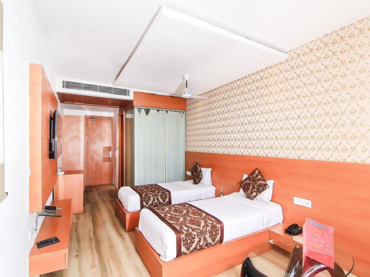Oyo 3683 De Global Park Hotell Hasanganj Exteriör bild