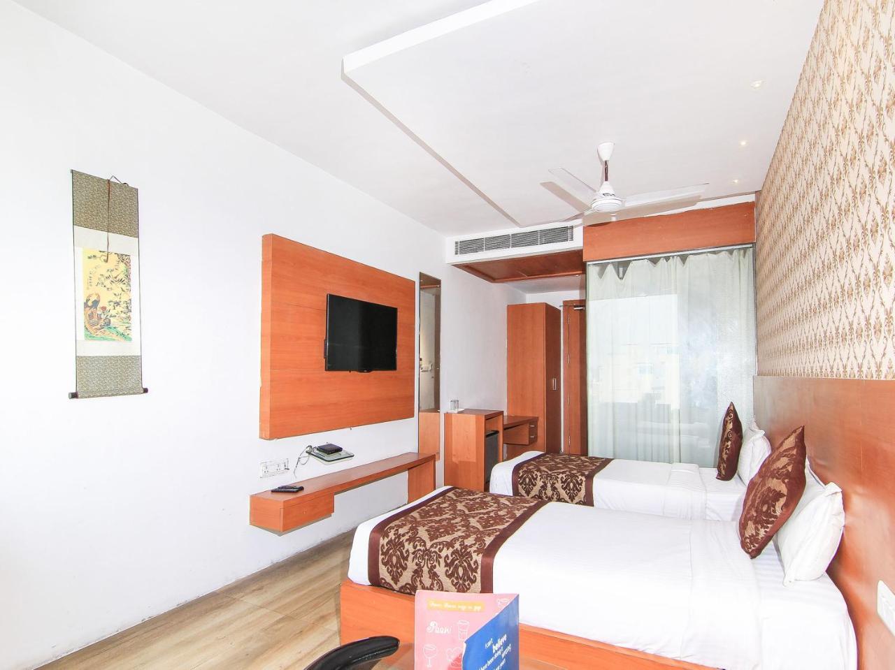 Oyo 3683 De Global Park Hotell Hasanganj Exteriör bild