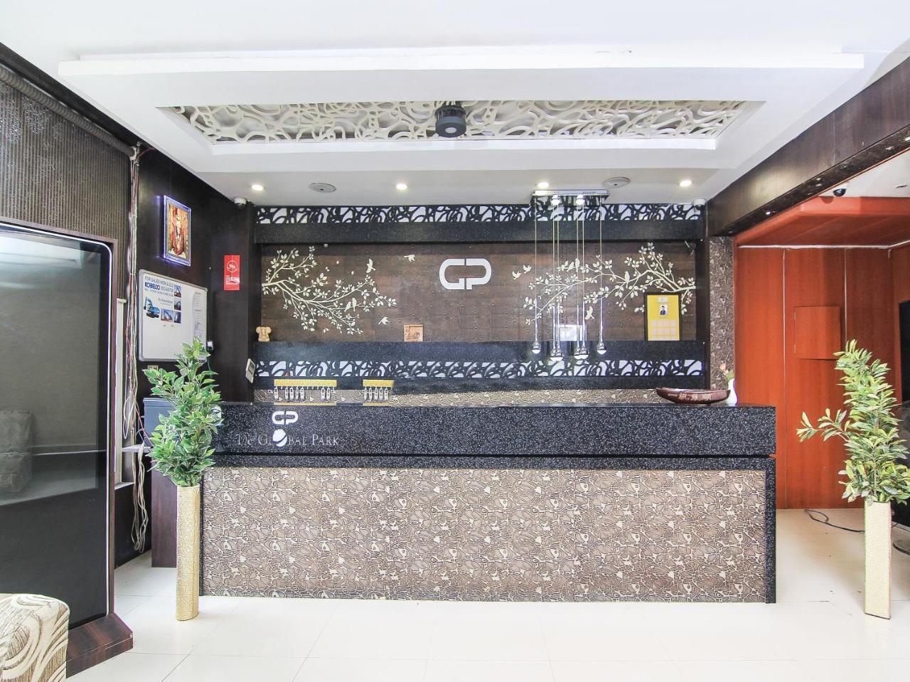 Oyo 3683 De Global Park Hotell Hasanganj Exteriör bild